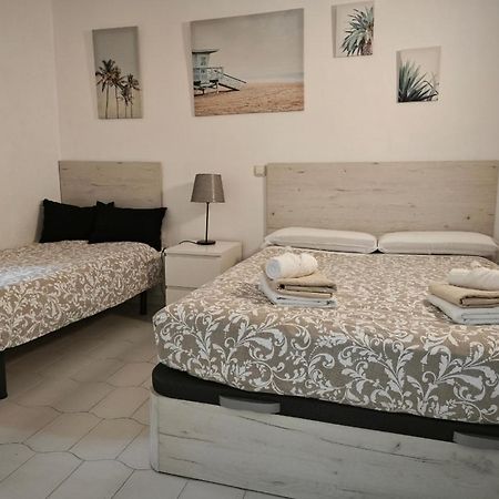 Benalbeach Casa Kito Dreams 1ª Linea Playa 贝纳尔马德纳 外观 照片